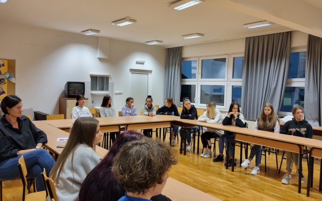 NASTAVLJAMO S RADIONICAMA U ČENIČKOM DOMU GOSPIĆ- DEBATA UČENIKA